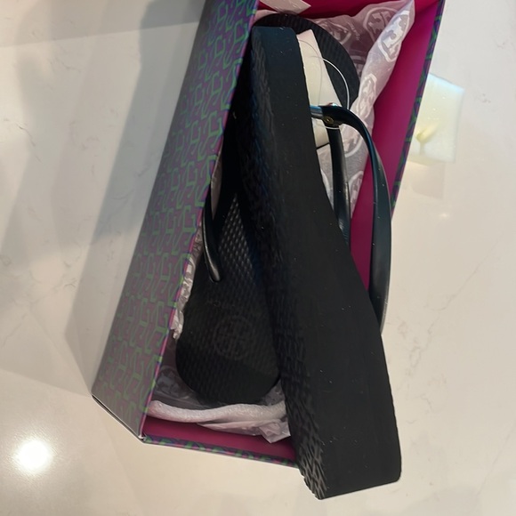 Tory Burch black thong sandles - Picture 7 of 7